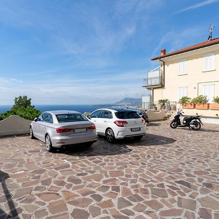 Casa Grimaldi - Terrace & Sea View Apartamento Ventimiglia Exterior foto
