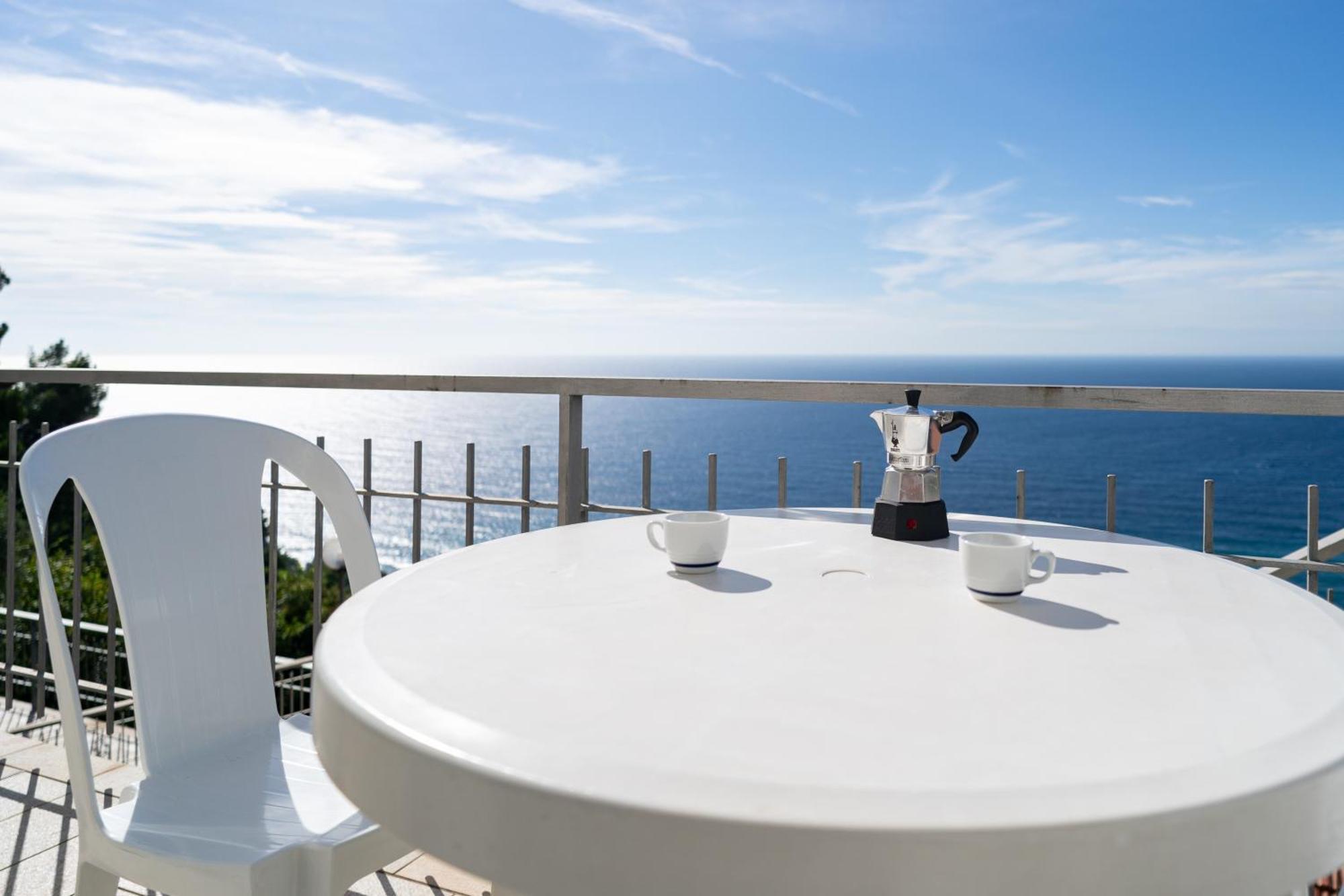 Casa Grimaldi - Terrace & Sea View Apartamento Ventimiglia Exterior foto