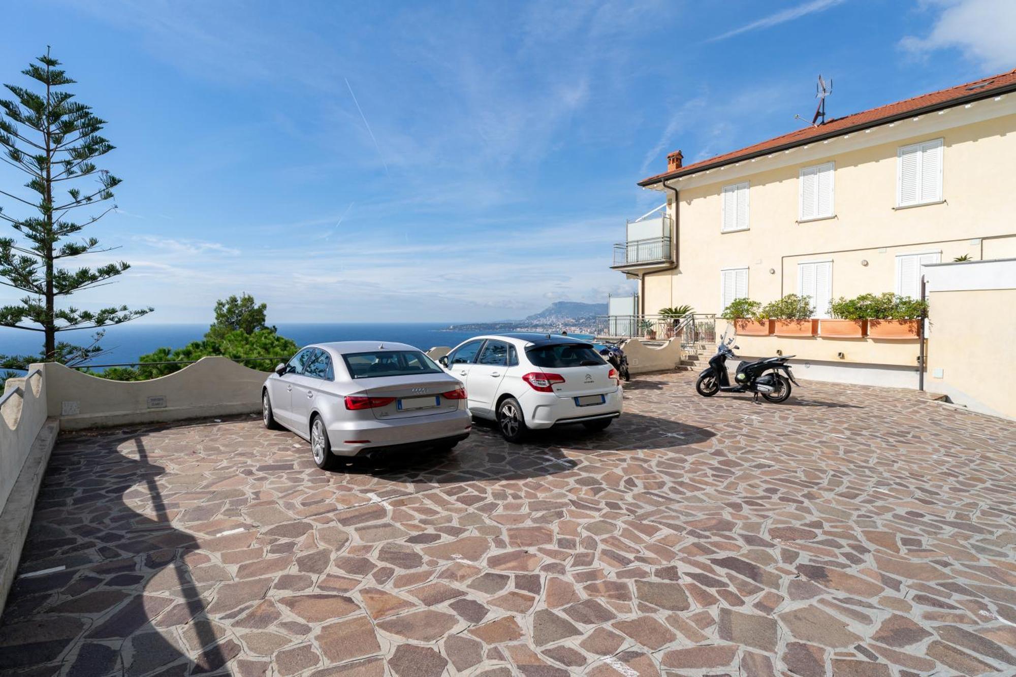 Casa Grimaldi - Terrace & Sea View Apartamento Ventimiglia Exterior foto
