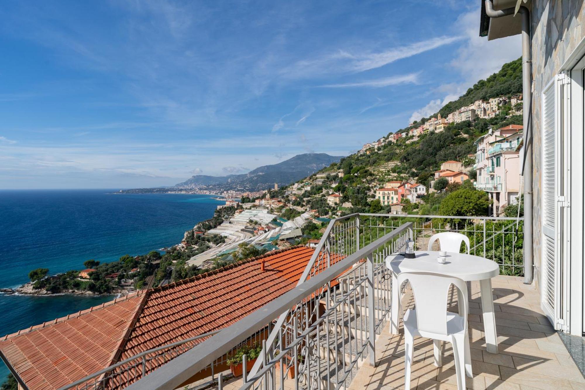 Casa Grimaldi - Terrace & Sea View Apartamento Ventimiglia Exterior foto