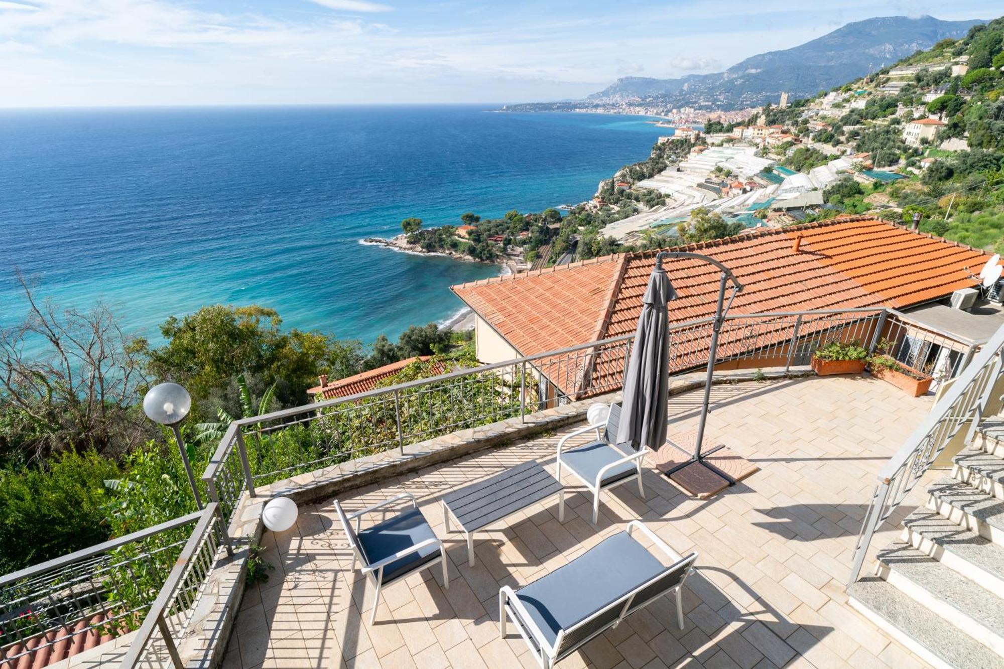Casa Grimaldi - Terrace & Sea View Apartamento Ventimiglia Exterior foto