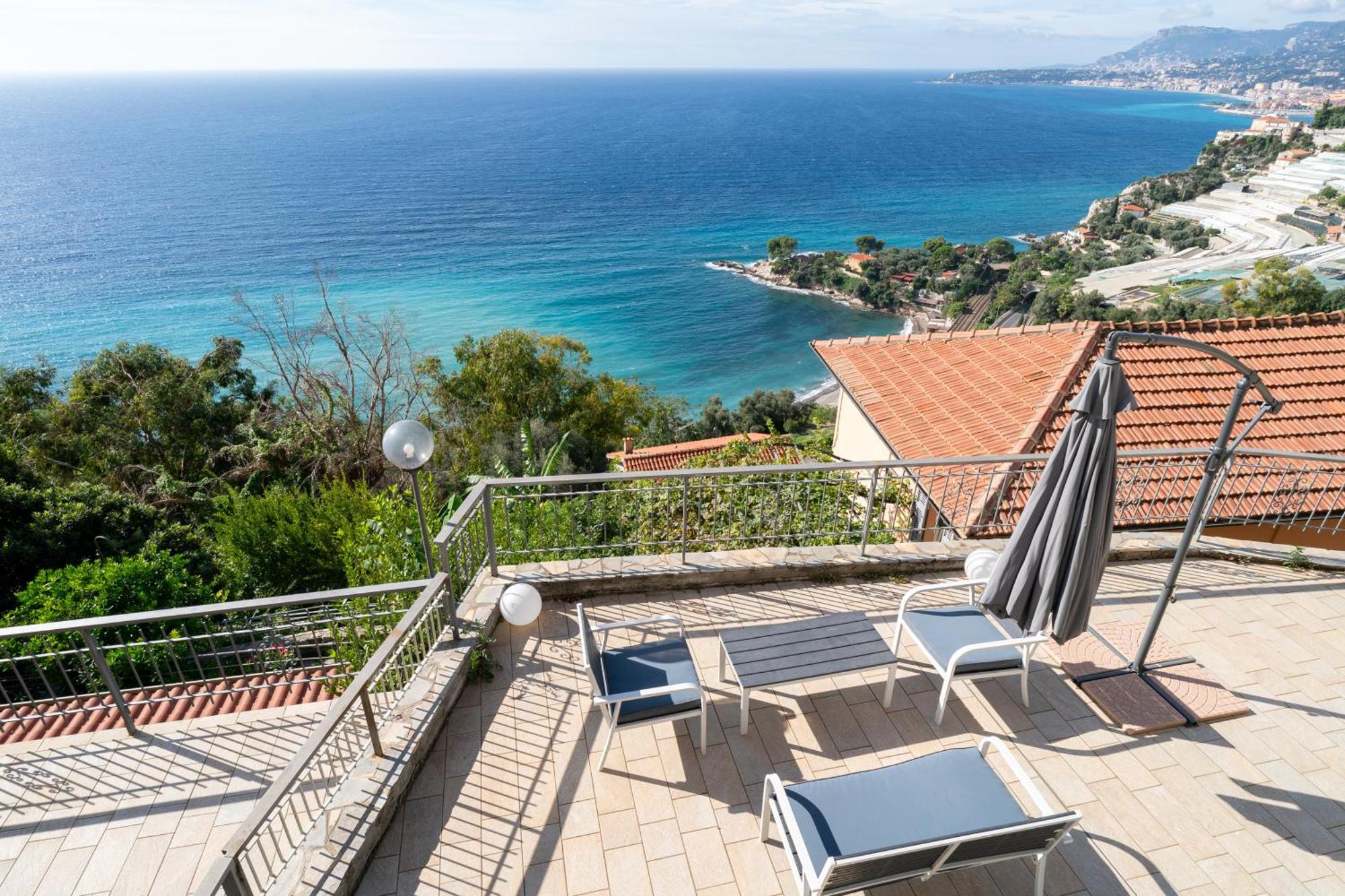 Casa Grimaldi - Terrace & Sea View Apartamento Ventimiglia Exterior foto